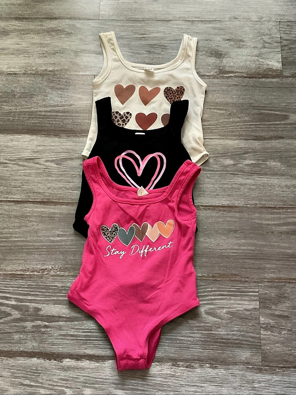 SHEIN 3pcs Baby Girl Heart Pattern Sleeveless Bodysuit Set